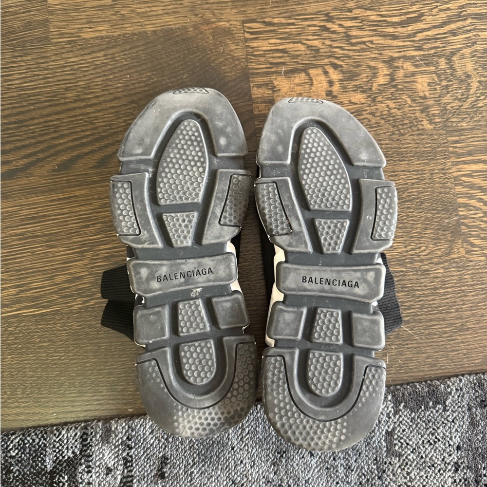 Lightly worn mens Balenciaga sneakers size 8.5 - Picture 3 of 3